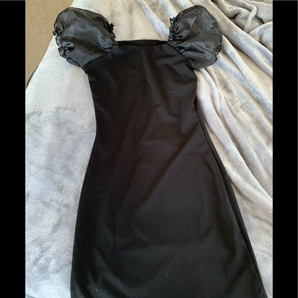 New puffy sleeves dress